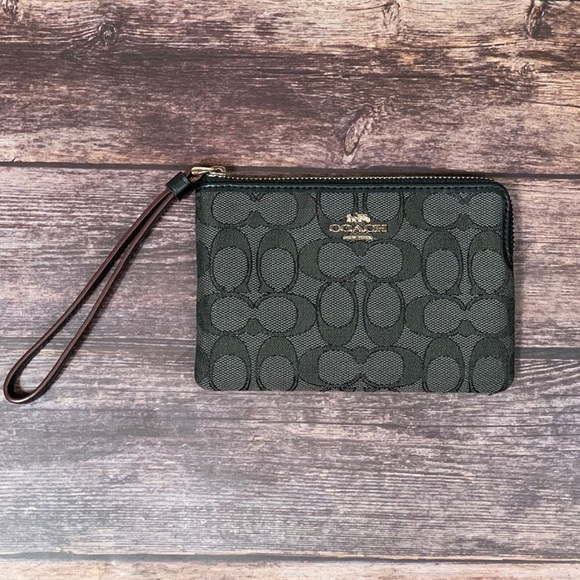Coach ~ Wristlet in Signature Jacquard - Picture 2 of 6
